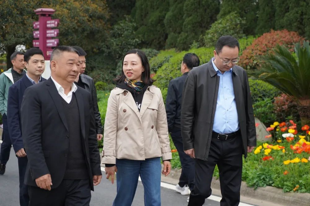 成都市民政局、眉山市民政局領導赴蓮花公墓考察調(diào)研